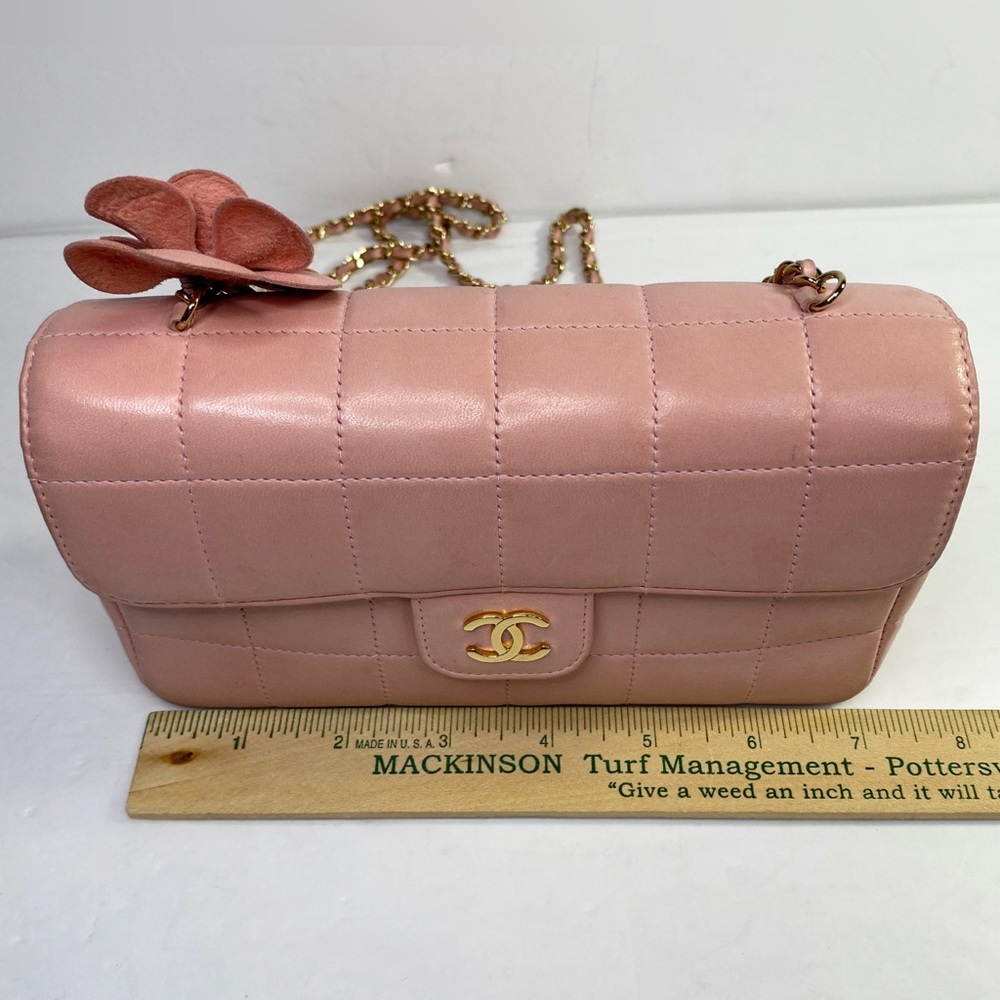 CHANEL Rare Pink Lambskin Single Flap Crossbody - Picture 8 of 16